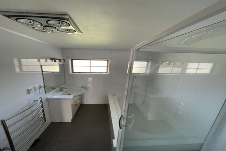 Photo of property in 2 Fitzwater Place, Henderson, Auckland, 0612