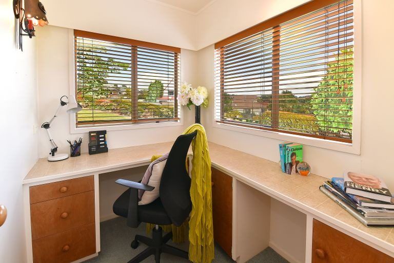 Photo of property in 77 Matija Place, Red Beach, 0932