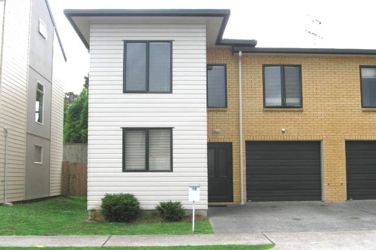 Photo of property in 10 Verdale Circle, Glen Eden, Auckland, 0602