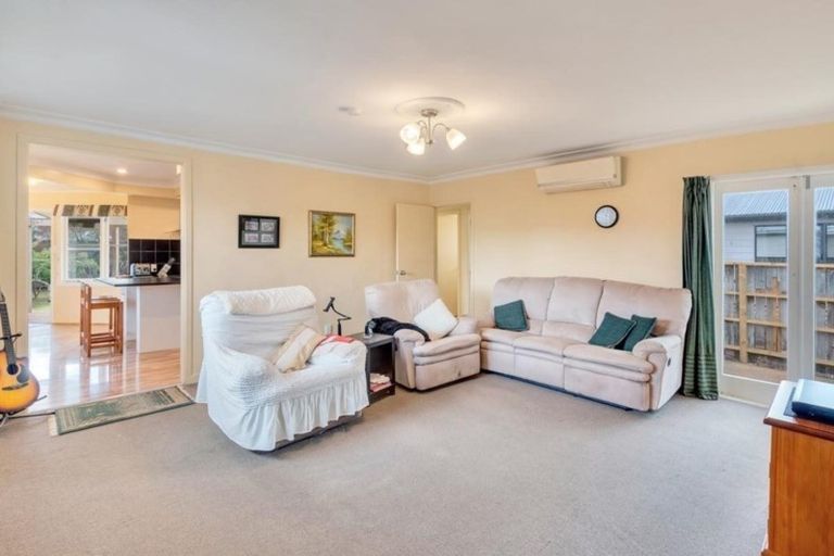 Photo of property in 52 Awaroa Road, Helensville, 0800