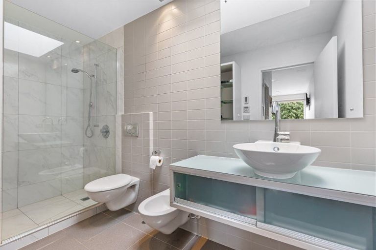 Photo of property in Esplanade Apartments, 9/16 Beach Front Lane, Browns Bay, Auckland, 0630