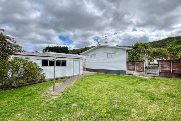 Photo of property in 11 Kendal Grove, Wainuiomata, Lower Hutt, 5014