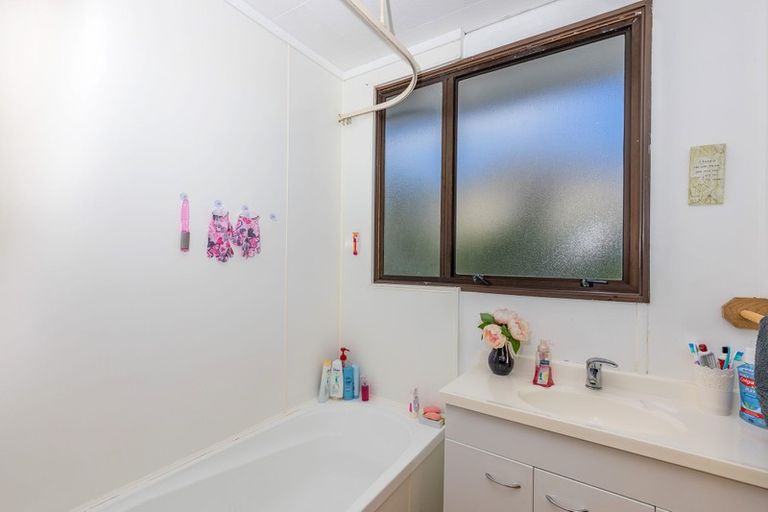 Photo of property in 2/63 Hindmarsh Street, Henderson, Auckland, 0612