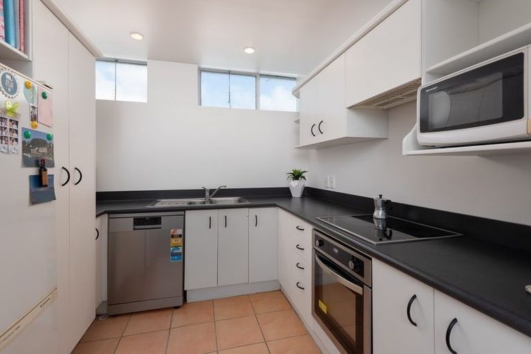 Photo of property in Lexington Apartments, 33u5 Hania Street, Mount Victoria, Wellington, 6011