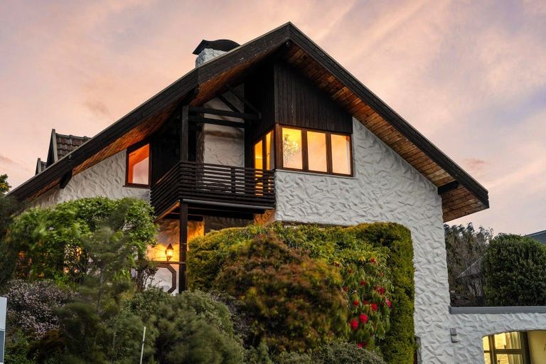 Photo of property in 9 Cypress Court, Kelvin Heights, Queenstown, 9300