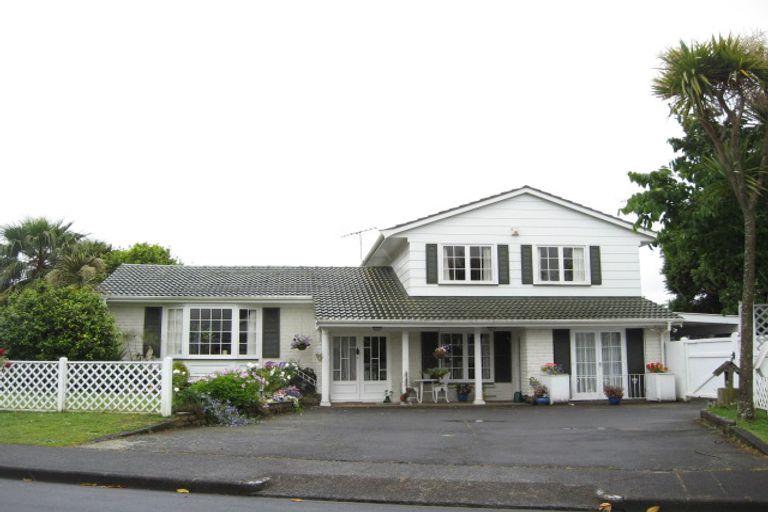 Photo of property in 1/2 Magnolia Avenue, Opaheke, Papakura, 2113