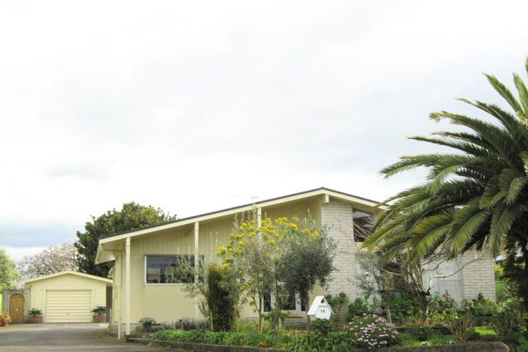 Photo of property in 14 Sutton Avenue, Clive, 4102