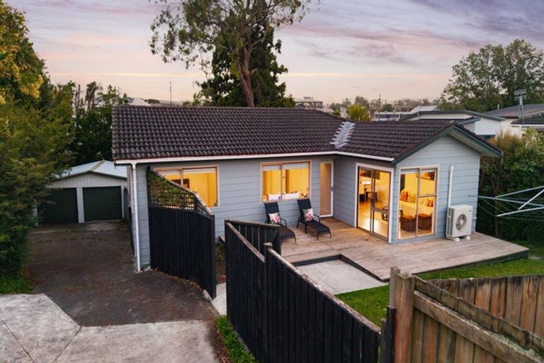 Photo of property in 34 Kelman Road, Kelston, Auckland, 0602