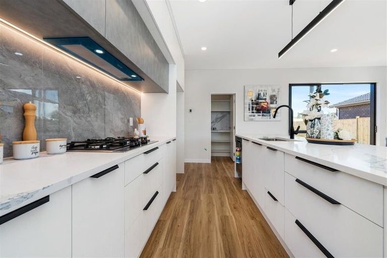 Photo of property in 28 Booker Drive, Tuakau, 2121