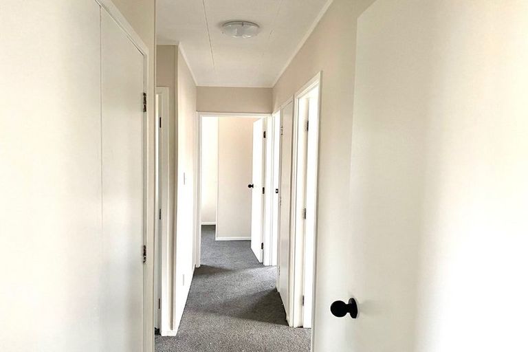 Photo of property in 3 Sabana Place, Unsworth Heights, Auckland, 0632