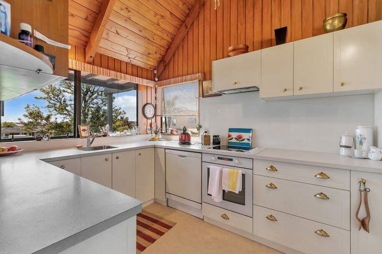 Photo of property in 2/13 Nimrod Place, Half Moon Bay, Auckland, 2012