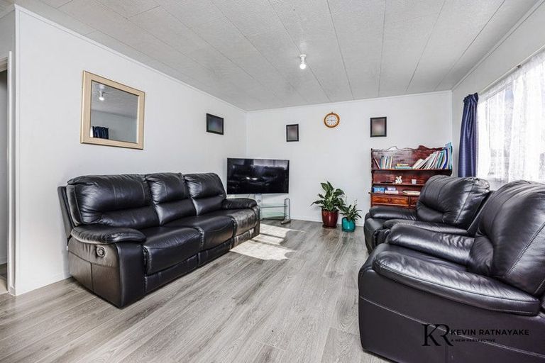 Photo of property in 2/62 Redcrest Avenue, Red Hill, Papakura, 2110