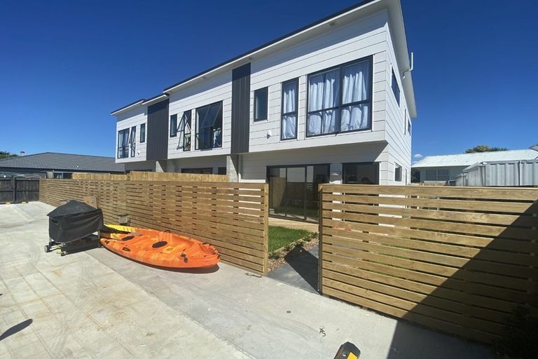Photo of property in 4f Roby Street, Te Atatu Peninsula, Auckland, 0610