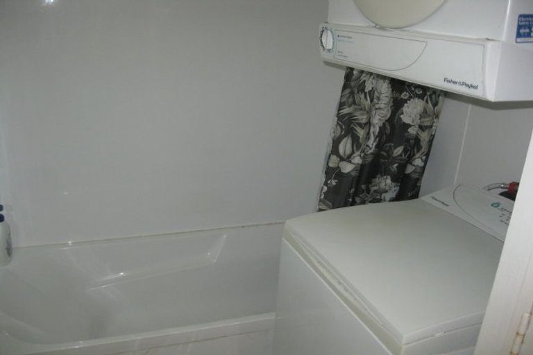 Photo of property in 219f2 Grant Road, Thorndon, Wellington, 6011