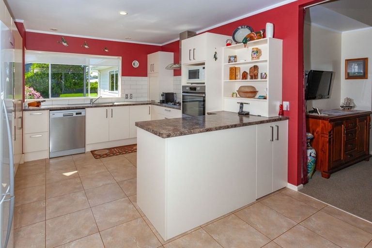 Photo of property in 126 Moana Anu Anu Avenue, Whangamata, 3620