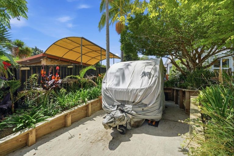 Photo of property in 16 Waipuia Place, Greenhithe, Auckland, 0632