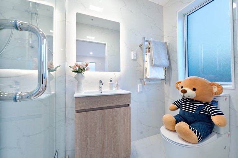 Photo of property in 80b Matipo Road, Te Atatu Peninsula, Auckland, 0610