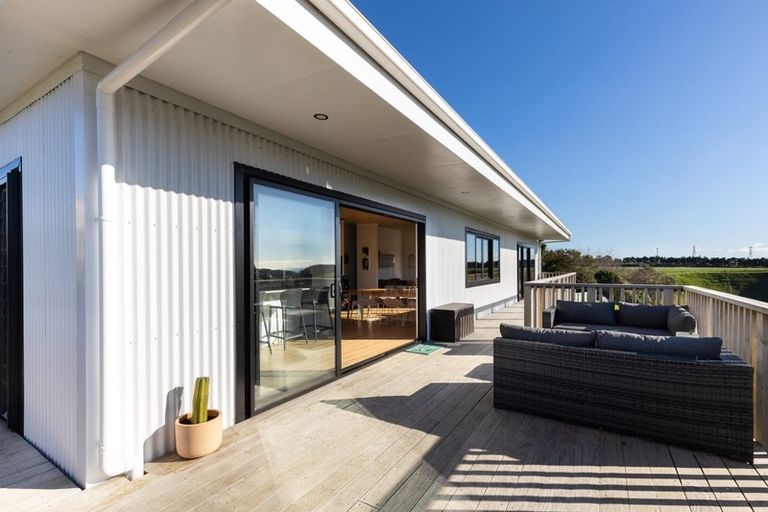 Photo of property in 22b Saint Ives Grove, Whalers Gate, New Plymouth, 4310