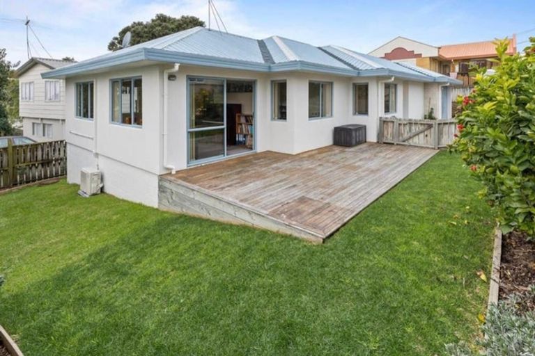 Photo of property in 2/840 Whangaparaoa Road, Manly, Whangaparaoa, 0930