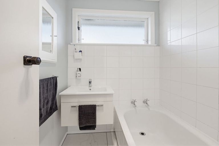 Photo of property in 4 Perth Place, Awapuni, Palmerston North, 4412