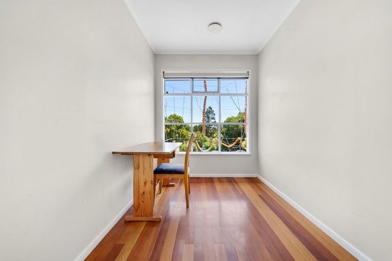 Photo of property in 11 Eastglen Road, Glen Eden, Auckland, 0602