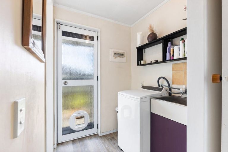 Photo of property in 11 Perrin Place, Kelvin Grove, Palmerston North, 4414