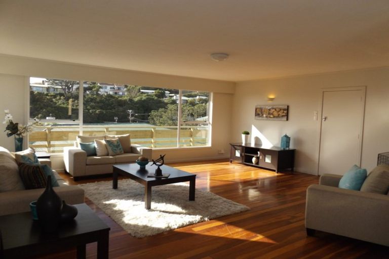Photo of property in 6 Link Road, Newlands, Wellington, 6037