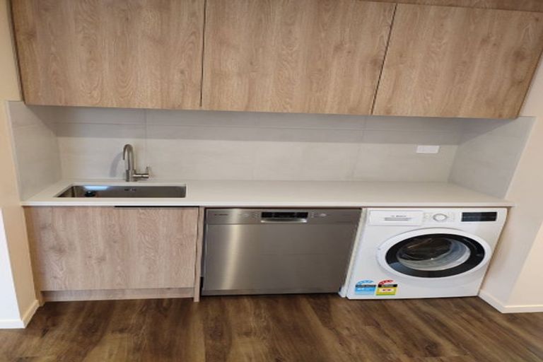 Photo of property in 111b Colwill Road, Massey, Auckland, 0614