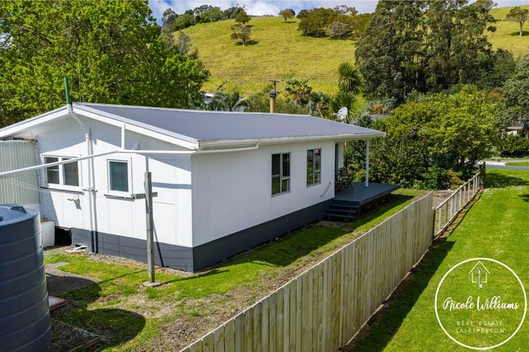 Photo of property in 9 Regent Street, Whakapirau, Maungaturoto, 0583