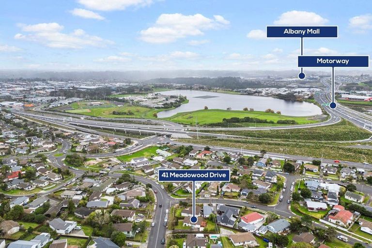 Photo of property in 41 Meadowood Drive, Unsworth Heights, Auckland, 0632