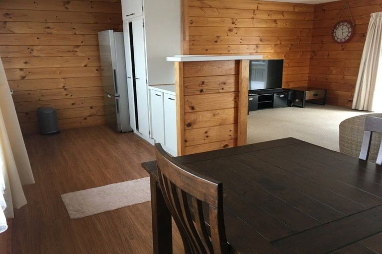 Photo of property in 2/8 Camilla Grove, Totara Vale, Auckland, 0629