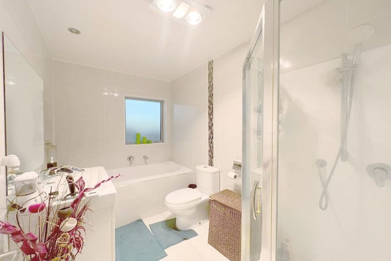 Photo of property in 20a Northall Road, New Lynn, Auckland, 0600