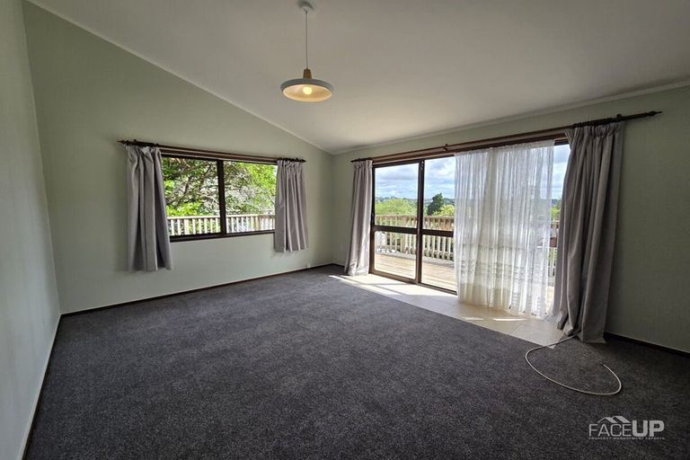 Photo of property in 2/4 Louise Place, Browns Bay, Auckland, 0630