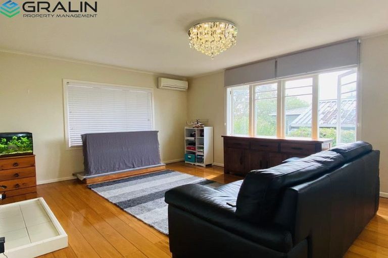 Photo of property in 1/9 Corrella Road, Belmont, Auckland, 0622