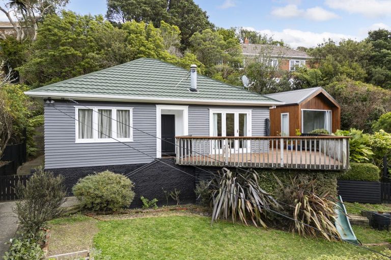 Photo of property in 49 Albemarle Road, Northland, Wellington, 6012