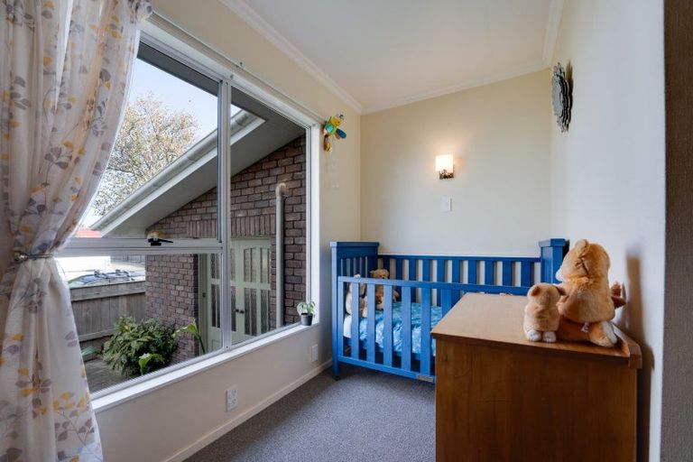 Photo of property in 19 Hillcrest Drive, Kelvin Grove, Palmerston North, 4414