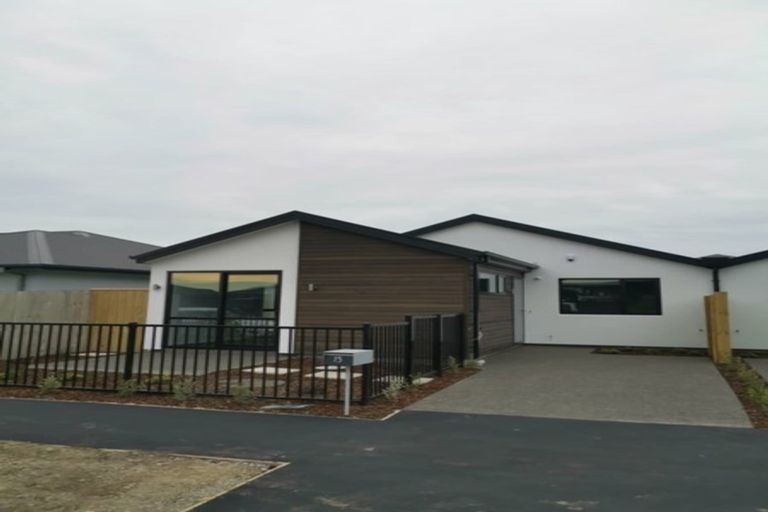 Photo of property in 15 Pohe Street, Waikanae, 5036