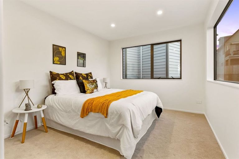 Photo of property in 152c Luckens Road, West Harbour, Auckland, 0618