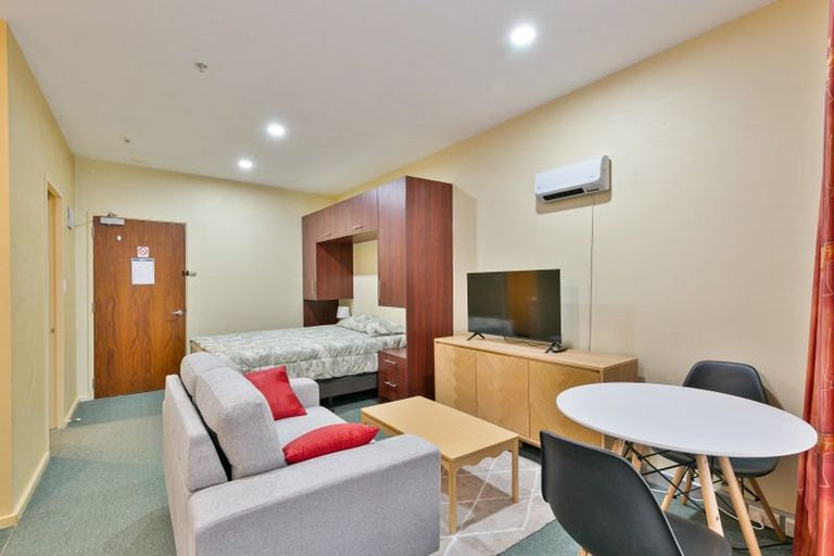 Photo of property in Atrium Towers, 1h/154 The Terrace, Wellington Central, Wellington, 6011
