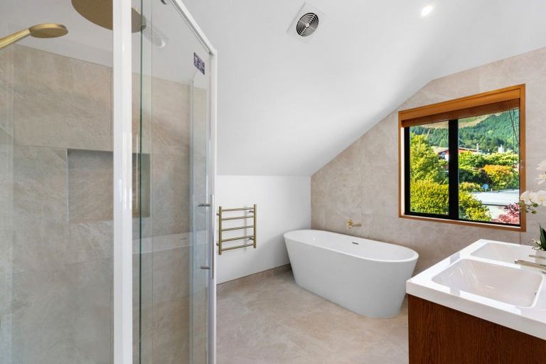 Photo of property in 19 Richards Park Lane, Fernhill, Queenstown, 9300