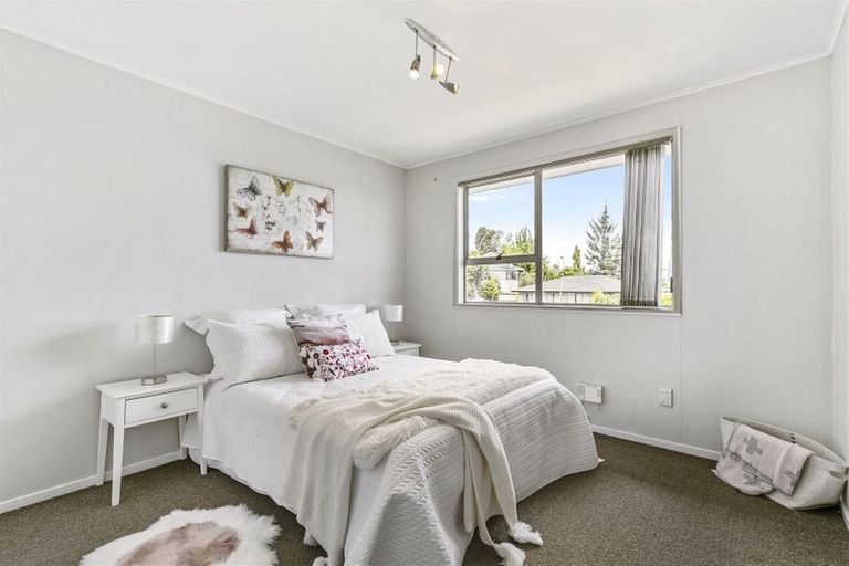 Photo of property in 21 Laurina Road, Sunnynook, Auckland, 0620