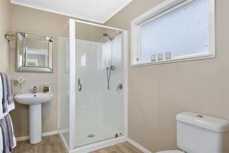 Photo of property in 8 Intrepid Place, Torbay, Auckland, 0630