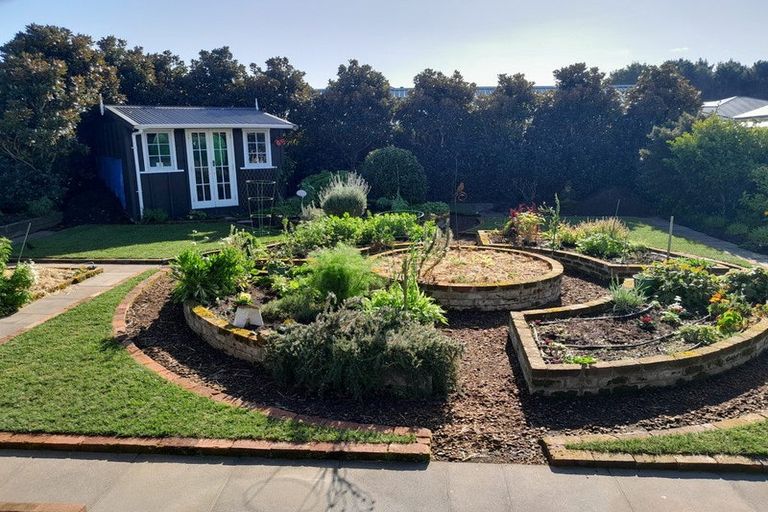 Photo of property in 7 Gleneagles Way, Waiwhakaiho, New Plymouth, 4312