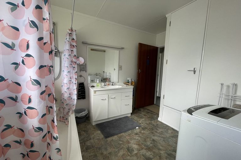 Photo of property in 35a Pehi Kupa Street, Waikanae, 5036