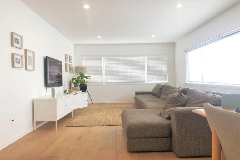 Photo of property in 40 Pooks Road, Ranui, Auckland, 0612