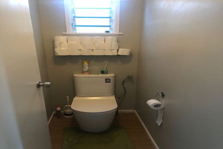 Photo of property in 1 Rosalind Road, Glenfield, Auckland, 0629