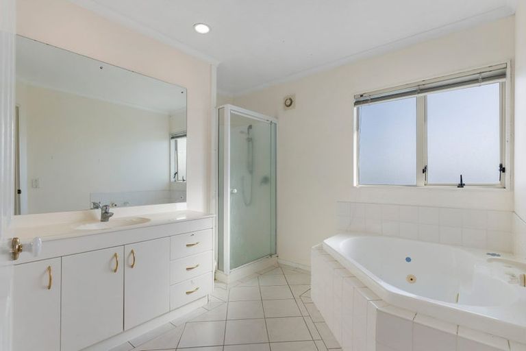 Photo of property in 19 Belgate Place, Somerville, Auckland, 2014