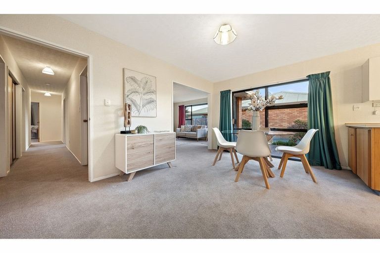 Photo of property in 5 Elsom Lane, Avonhead, Christchurch, 8042