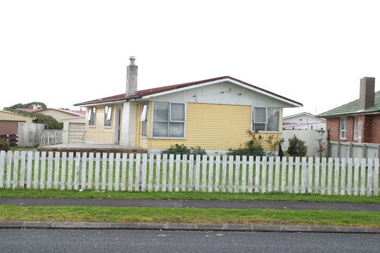 Photo of property in 4 Gardiner Grove, Mangere East, Auckland, 2024