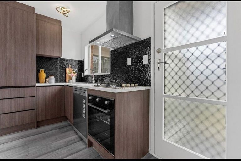 Photo of property in 3/2 Mickle Street, Te Atatu South, Auckland, 0610